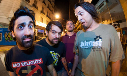 Forward (ARG) firma con sello de Brasil